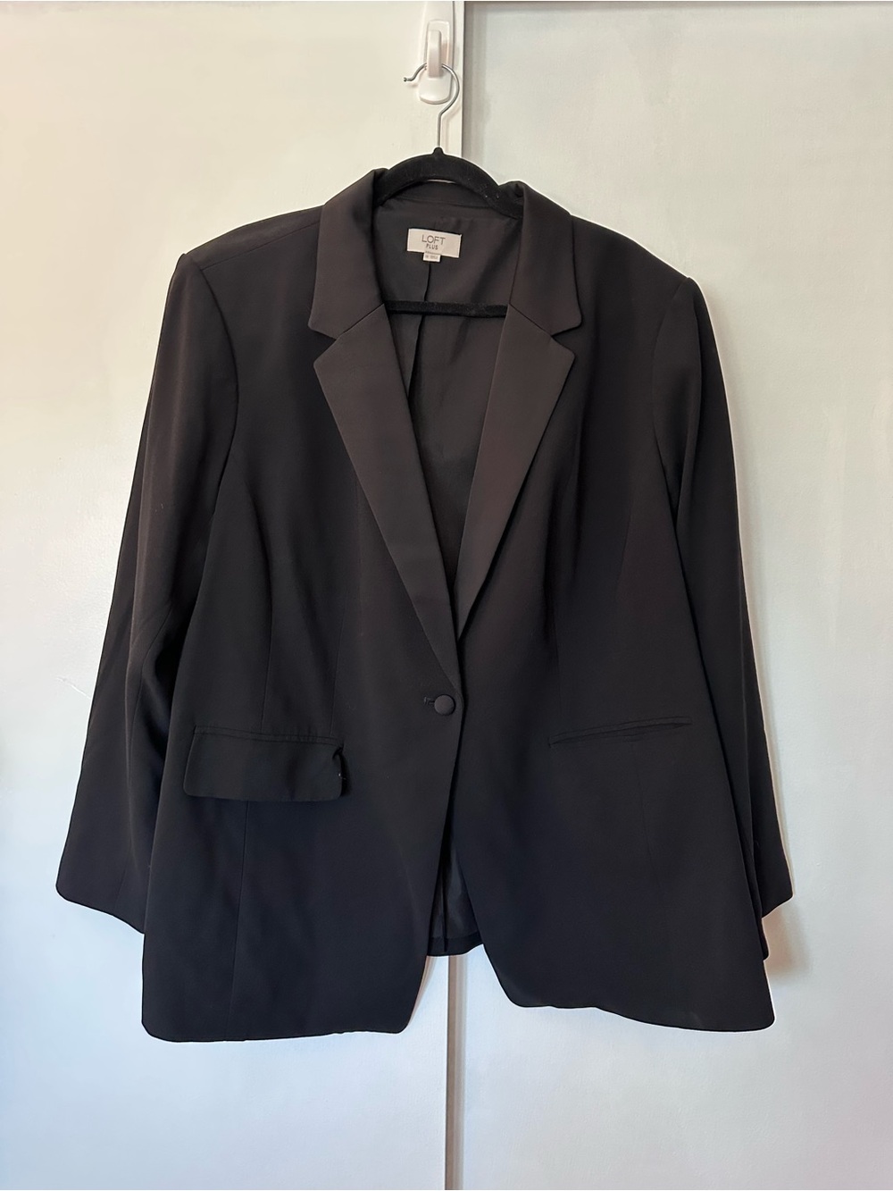 LOFT Black Women's Single-Button tuxedo Blazer size 20